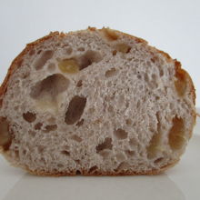 蜜りんごとクルミのカンパーニュ　断面