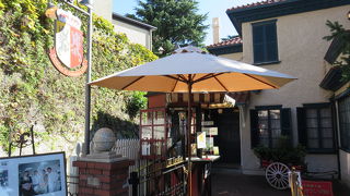 赤い絨毯をひいた・・・