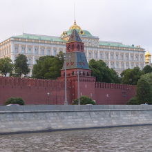 赤の壁の向こう側が大クレムリン宮殿