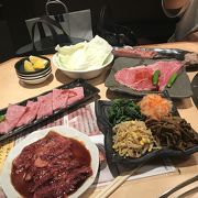 超人気の焼肉や