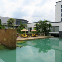 プール周りも豪華な造りでした 