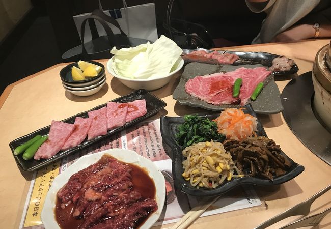 超人気の焼肉や