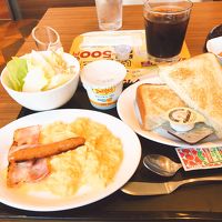 朝食はデニーズで