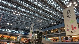 お土産や飲食が特に充実