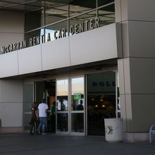 レンタカーセンターの総合入口