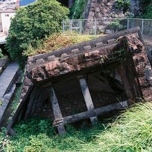 天主堂側から見た旧鐘楼。