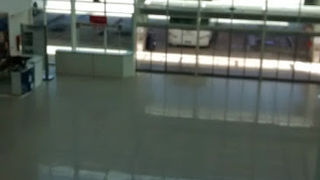 モダンで清潔な白い建物