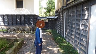 栗の間伐材でできています。