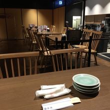 落ち着く店内