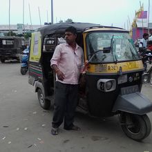 ガヤ駅前のシェアオート