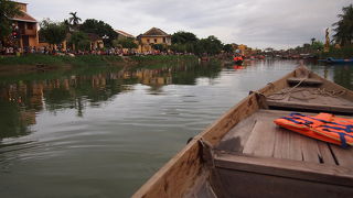 静かな時間が流れる川