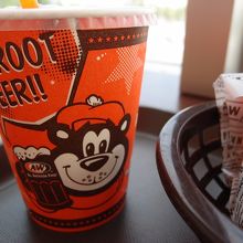 ドリンクカップ。ルーティがかわいい。