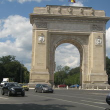 パリの凱旋門のようです。