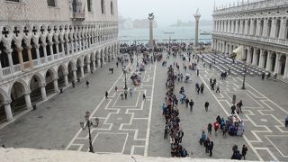 行列必至 ★ サン マルコ寺院