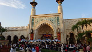 抱腹絶倒のマジックショー！