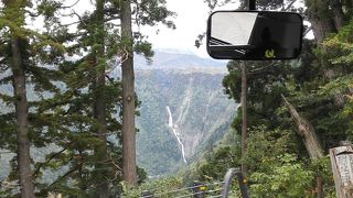 高原バスから称名滝を