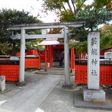 こちらが一番奥まで行くと見れる正面の鳥居です。