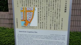 聖路加タワーの入口付近