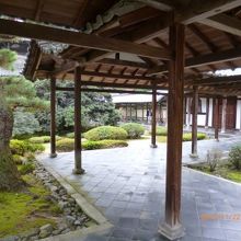 境内の中の回廊も見事。