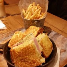 フレンチトーストでクロックムッシュはモンテクリストサンド