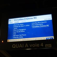 行き先＆停車駅の表示。