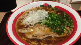 豚肉が乗るラーメン