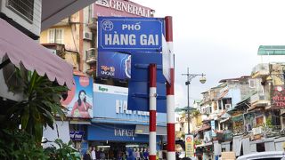 ホアンキエム湖北側に広がる雑踏の街並み