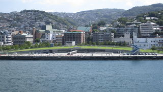 グラバー園や大浦天主堂まで歩いて行かれる便利な場所にある国際船のマリンターミナルです。