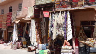 通り抜けると涼しい