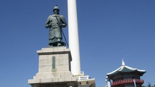 釜山の繁華街にある丘の上が釜山タワーもある龍頭山公園です。