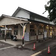 楓の館:湯田中駅旧駅舎