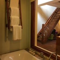 浴槽とシャワールームがありますよ。