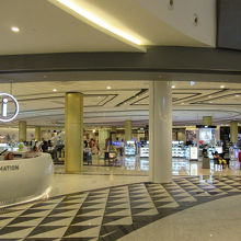 館内はお洒落ですし、通路なども余裕の広さ