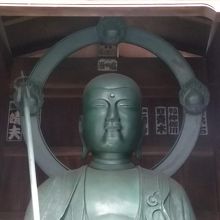 きりりとしたお顔