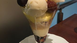 栗の味覚の高級パフェ