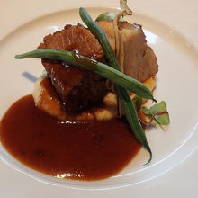 メインの豚バラ煮込みも、見た目に反してくどさなし