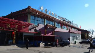 八達嶺長城手前の巨大レストラン　金殿餐庁