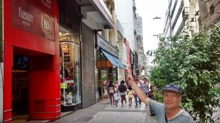 大道芸人もあちこちでパフォーマンス