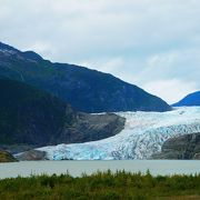 アラスカ　青く輝く氷河
