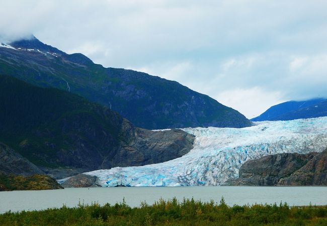 アラスカ　青く輝く氷河