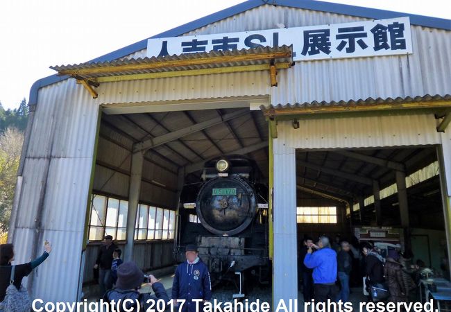 矢岳駅構内にあります