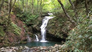 滝沿い歩きが気持ちいい
