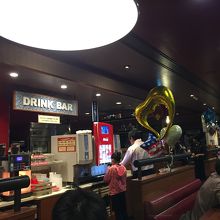 ドリンクバー付近