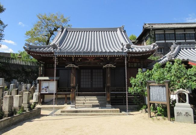 八幡神社や浄泉寺からほど近いお寺です。