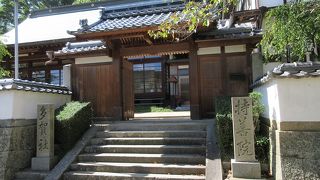ご近所にある普通の日本のお寺といった雰囲気です。