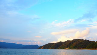 湖のように穏やかな海岸