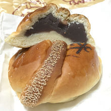 断面。あんこの滑らかさがアンパンのレベルを超えてます