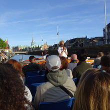 ガイドの楽しい語りも カナルツアーの醍醐味