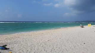 本部から瀬底大橋を渡って行きます