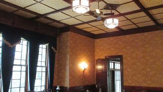 金唐紙が貼られた瀟洒な洋館など見ごたえ十分です。